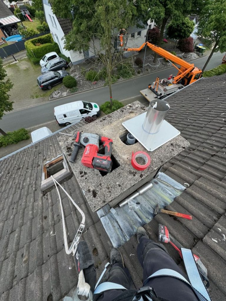 Edelstahl-Schachtabdeckung als Witterungsbeständiger Abschluss des Abgasschachtes für eine Weishaupt Gasheizung in Schwerte
