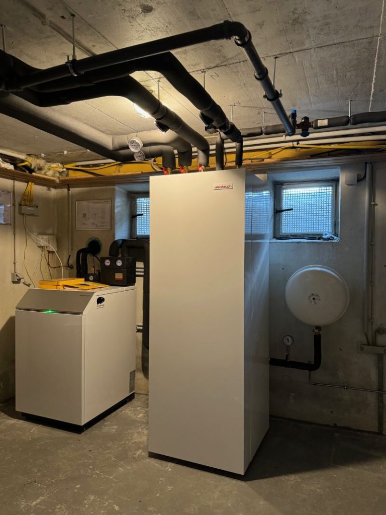 Inneneinheit einer Weishaupt Wärmepumpe in eine Haus in Hagen mit 300 kg